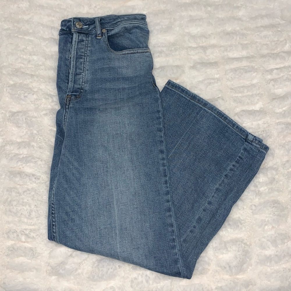 FREE PEOPLE. W 28. Light wash jean.